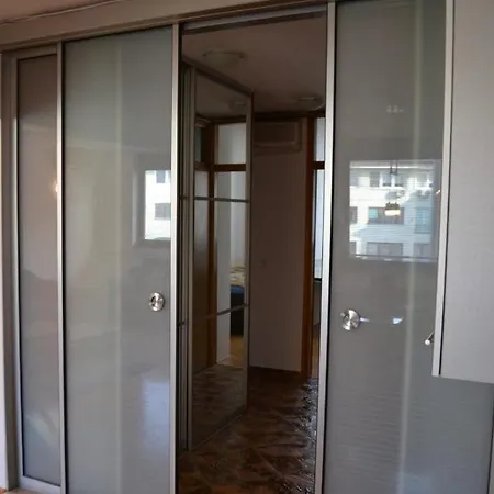 Large 10 Min Of Walk From Center Apartment *